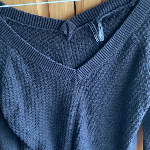 Faded Black Guess V Sweater - Picture 3 of 6